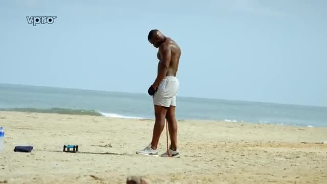 Fortune_Seekers_in_Gambia___VPRO_Documentary(360p)